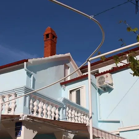 11672a Apartment *